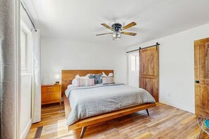 3 bedrooms, bed sheets