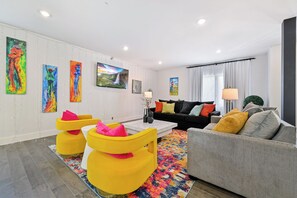 TV - Sierra Vista Sanctuary • Luxe Hot Tub • Game Loft (Colorado Springs)