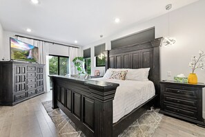 4 slaapkamers, een strijkplank/strijkijzer, gratis wifi, beddengoed