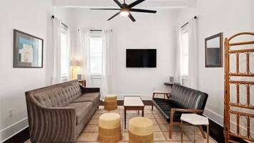 Tv, en stereo och kontor