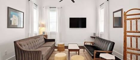 Fernseher, Stereoanlage, Arbeitsbereiche