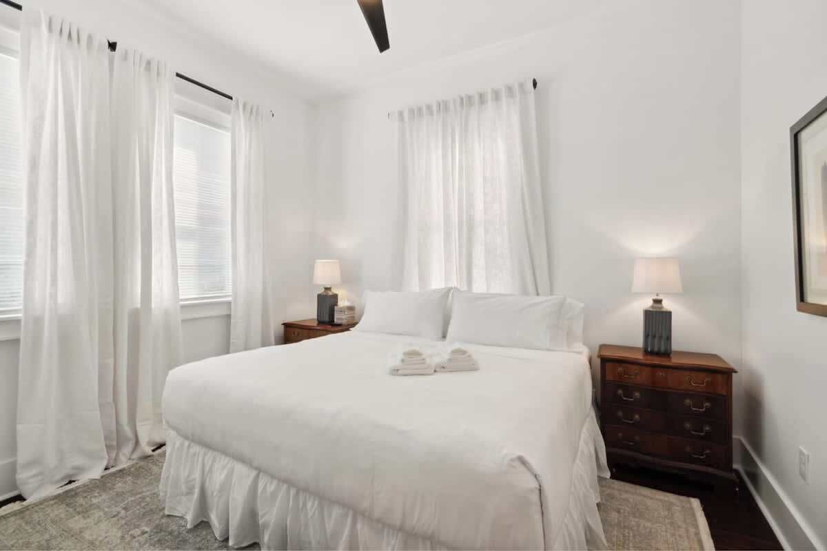 2 bedrooms, desk, iron/ironing board, travel crib