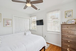 2 bedrooms, iron/ironing board, free WiFi, bed sheets