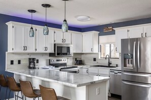 Dishwasher, coffee/tea maker, toaster