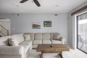 Smart TV y chimenea 