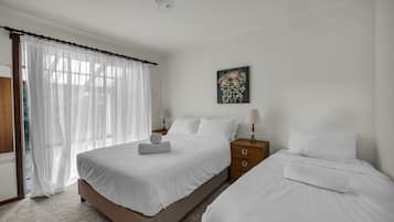 4 quartos, ferros/tábuas de passar roupa, Wi-Fi de cortesia