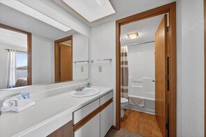 Towels - Lone Oak Point 18 - Two Bedroom Apartment, Sleeps 6 (Sunrise Beach)