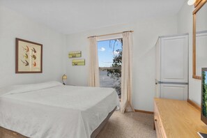 2 bedrooms, WiFi, bed sheets - Lone Oak Point 18 - Two Bedroom Apartment, Sleeps 6 (Sunrise Beach)