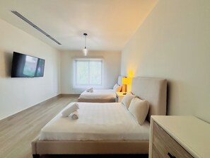 4 bedrooms, iron/ironing board, WiFi, bed sheets