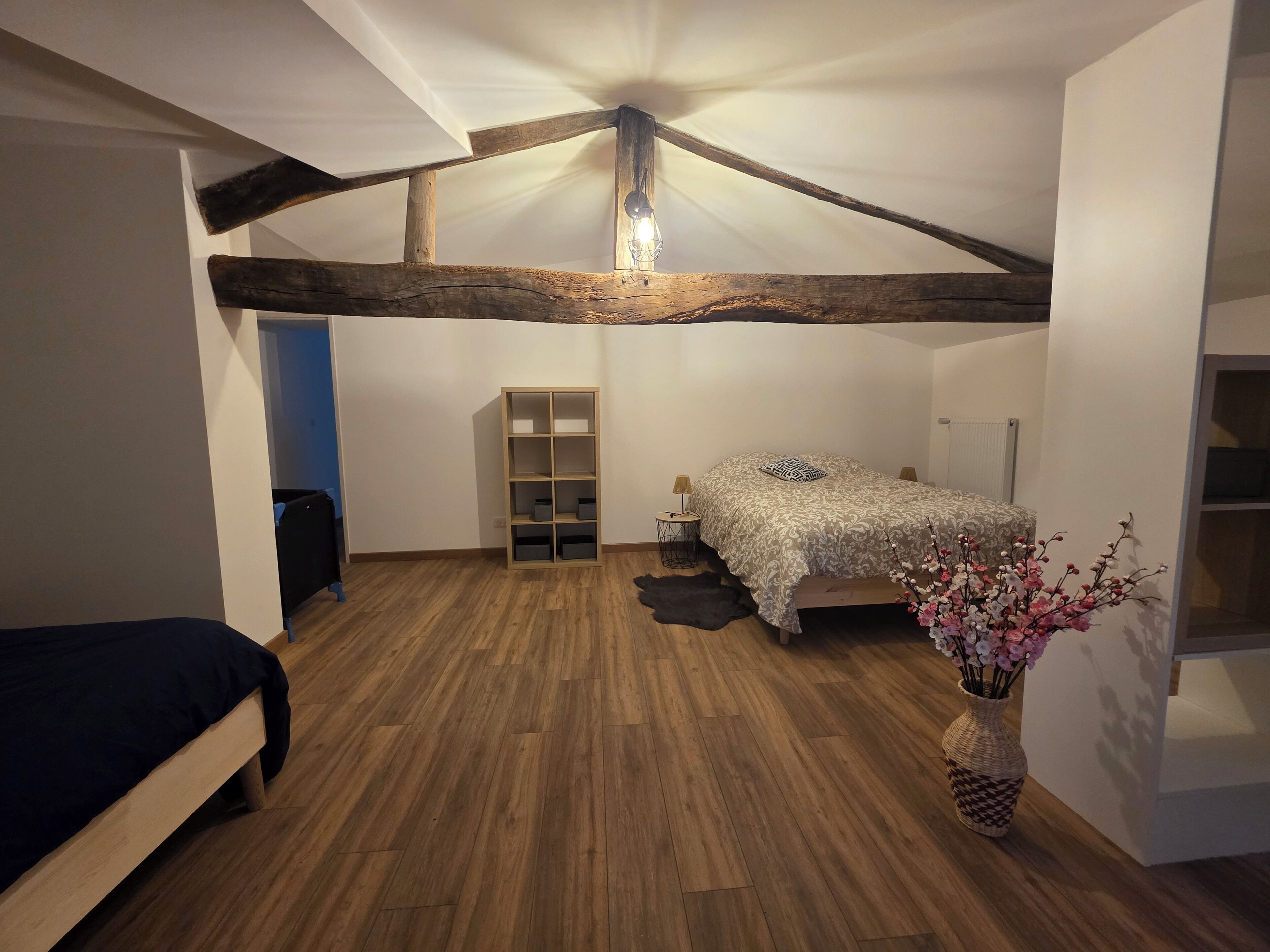 5 bedrooms, WiFi, bed sheets