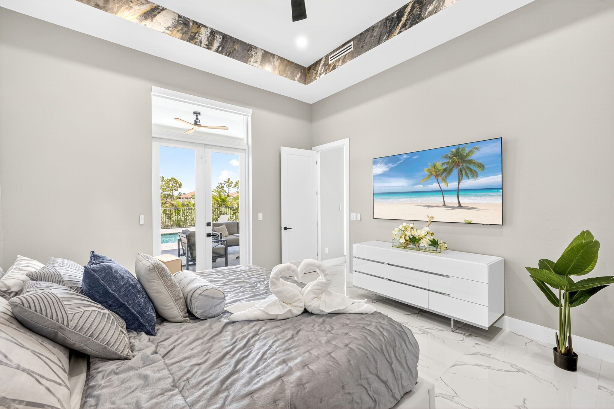 5 bedrooms, iron/ironing board, internet, bed sheets