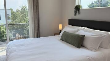 3 habitaciones, tabla de planchar con plancha, wifi y ropa de cama