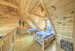 4 bedrooms, iron/ironing board, free WiFi, bed sheets - Mountain views, hot tub, pet friendly (Mineral Bluff)