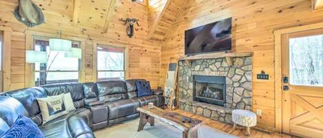 Een smart-tv, een open haard, videogames en boeken