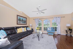 TV - Newly Remodeled 4BR/3BR Canal Front Retreat w/ Pool Near Golf Course & Beach FL (Rotonda West)