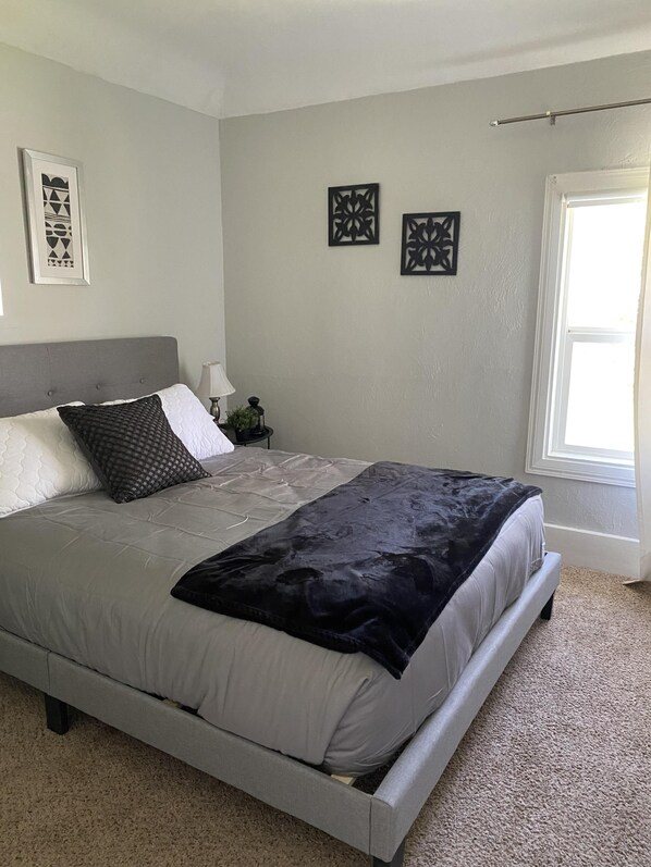 3 bedrooms, desk, iron/ironing board, free WiFi