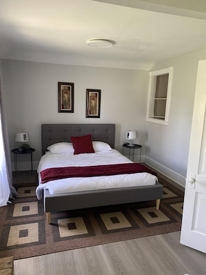 4 bedrooms, desk, iron/ironing board, free WiFi