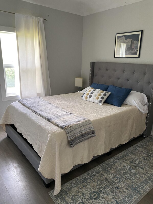 3 bedrooms, desk, iron/ironing board, free WiFi