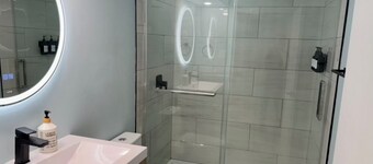 Modern 2 queen bedroom suite with private entrance