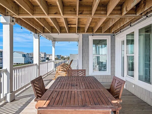 Outdoor dining
