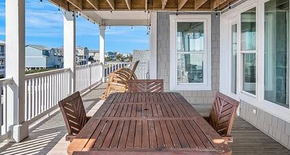 Spacious 5 bedroom 5 bath House with pool and direct access to the beach.