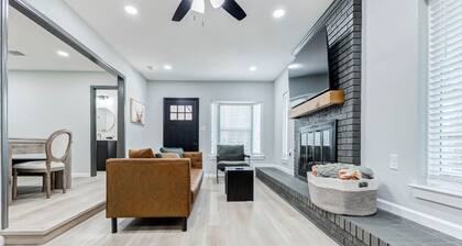 Stylish main-level home in historic downtown Brenham—walking distance to shops!