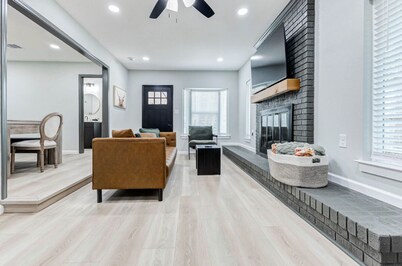 Stylish main-level home in historic downtown Brenham—walking distance to shops!