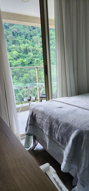 WiFi, bed sheets