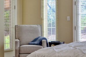 2 bedrooms, iron/ironing board, Internet, bed sheets