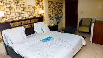 Business Double Room | Desk, laptop workspace, iron/ironing board, free WiFi