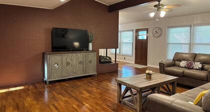 Plenty of space and welcoming 3br/2ba steps away from Marian Day grounds