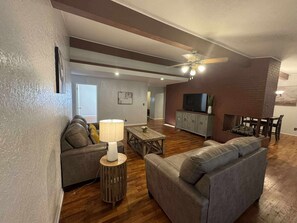 Smart TV, fireplace