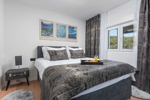 5 chambres, chambres insonorisées, fer et planche à repasser