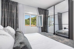 5 bedrooms, soundproofing, iron/ironing board, travel cot - Beachfront Villa Marivi with Pool and Game Room (Rogoznica)