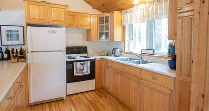 **New**Barry's Bay Cottage on Trout Lake -close to all amenities!