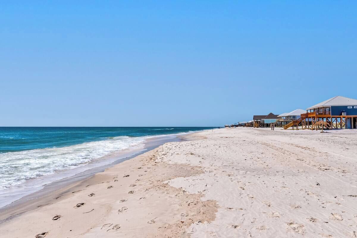 Chaises longues, serviettes de plage