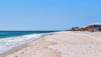 Camastros y toallas de playa