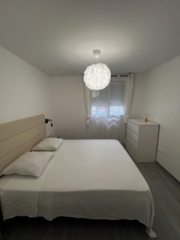 1 bedroom, WiFi, bed sheets