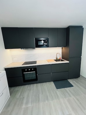 Micro-ondes, four, plaque de cuisson