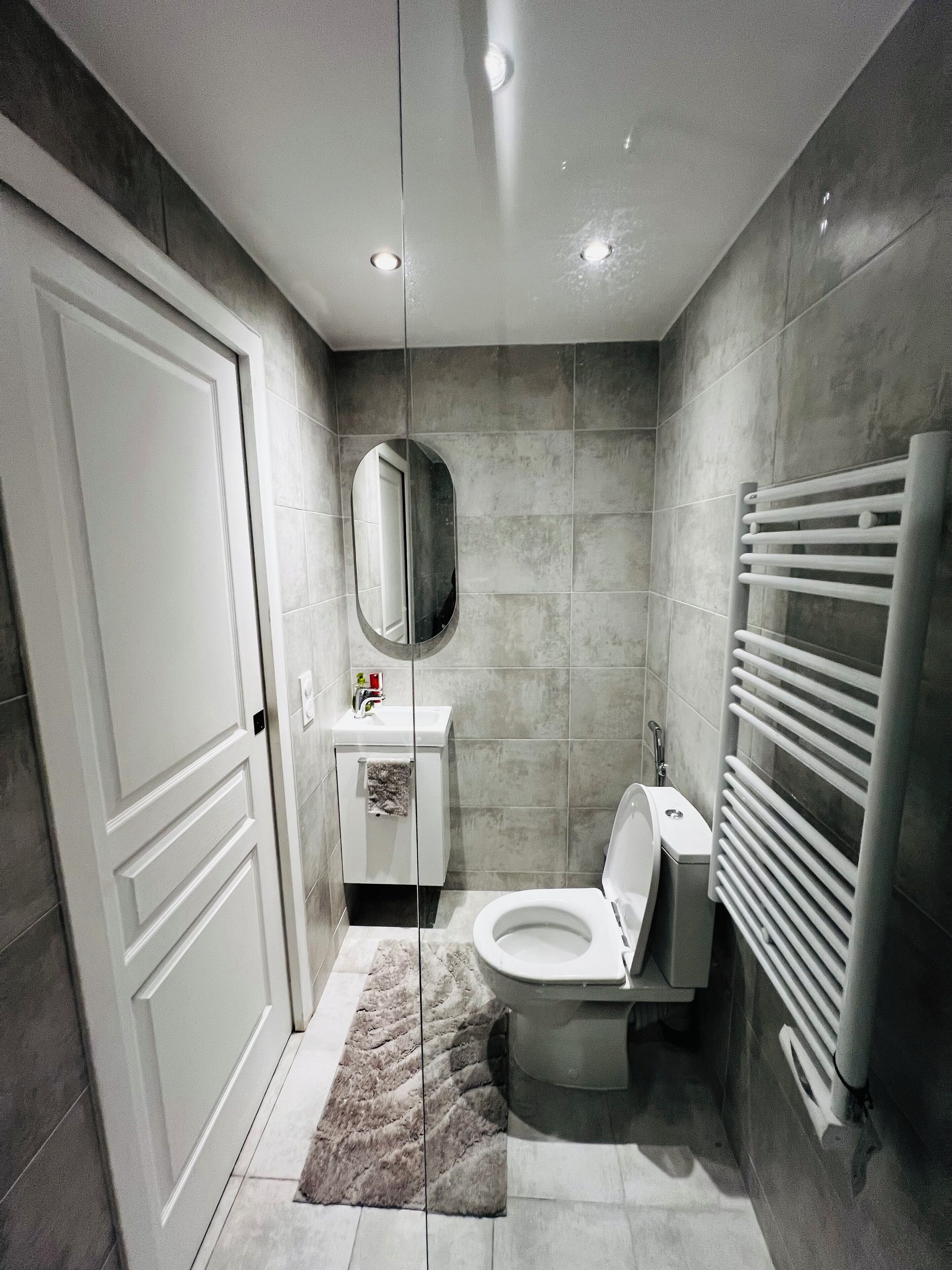 提供毛巾、番梘、廁紙