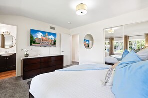 4 bedrooms, desk, iron/ironing board, travel crib