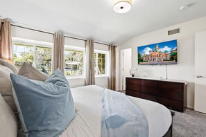 4 bedrooms, desk, iron/ironing board, travel cot