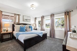 4 Schlafzimmer, Schreibtisch, Bügeleisen/Bügelbrett, Reisekinderbett