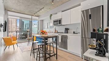 Fridge, microwave, oven, stovetop