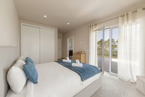 4 slaapkamers, reisbedje, internet, beddengoed