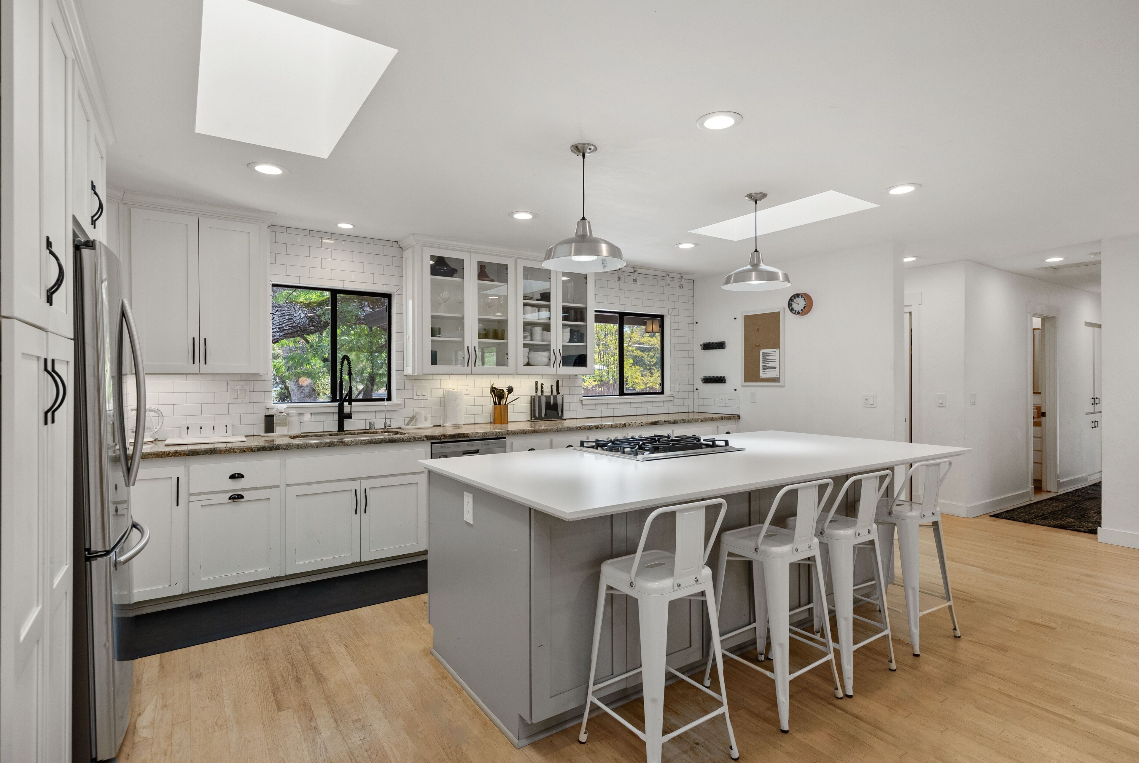 Kühlschrank, Ofen, Herdplatte, Geschirrspüler