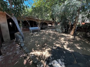 Property grounds - Ultimate Kernville Getaway – Across from the River, Walk to Downtown (Kernville)