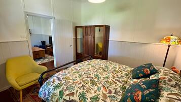 2 bedrooms, bed sheets