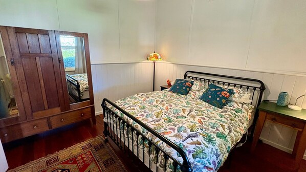 2 bedrooms, bed sheets