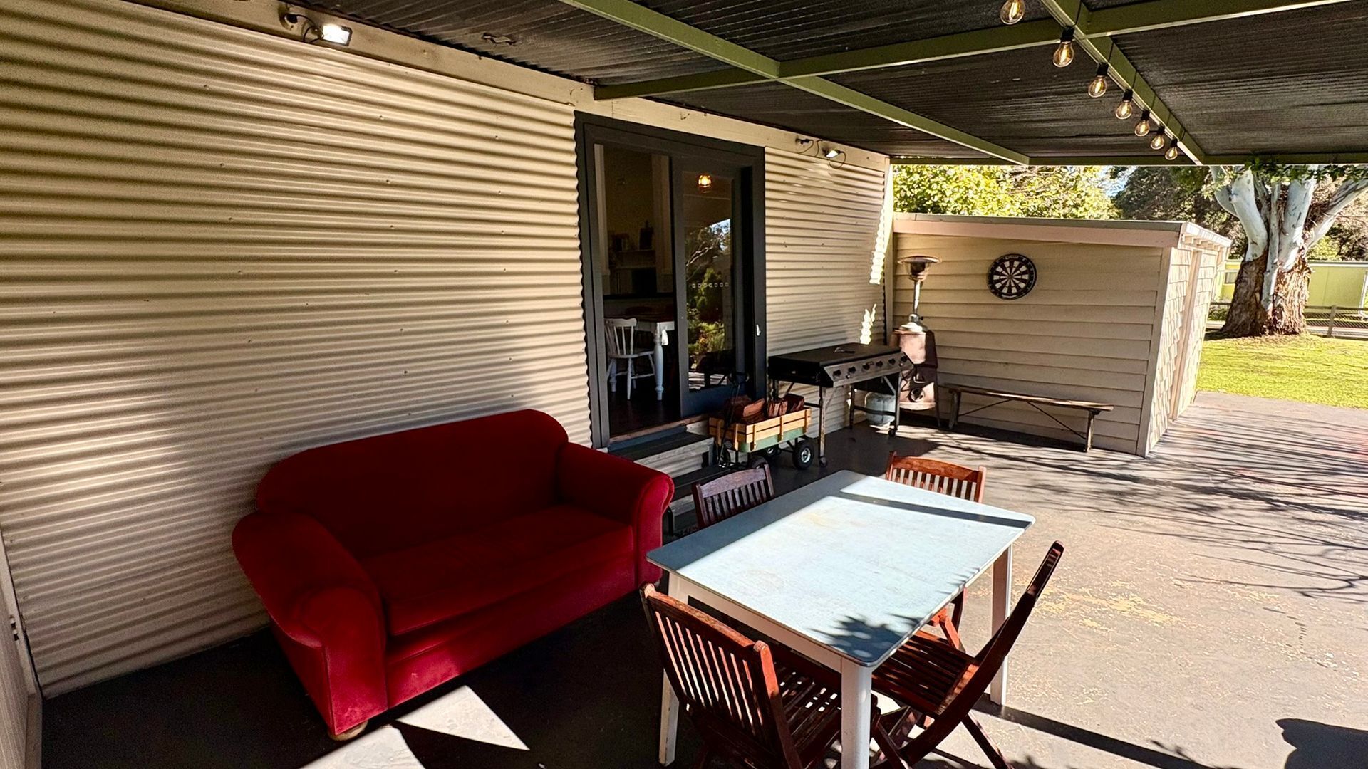 屋外ダイニングエリア